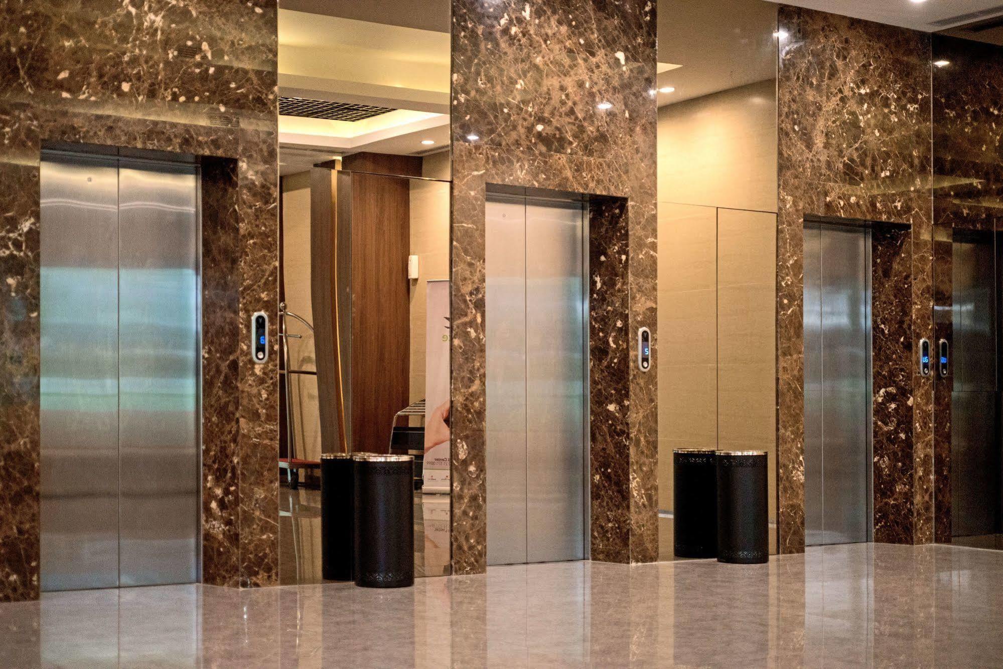 Grand Whiz Poins Simatupang Jakarta Extérieur photo