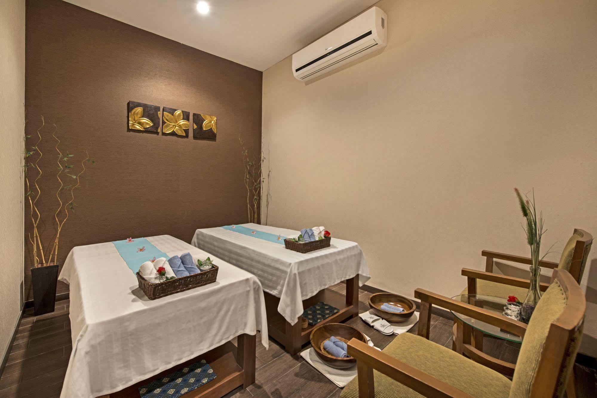 Grand Whiz Poins Simatupang Jakarta Extérieur photo