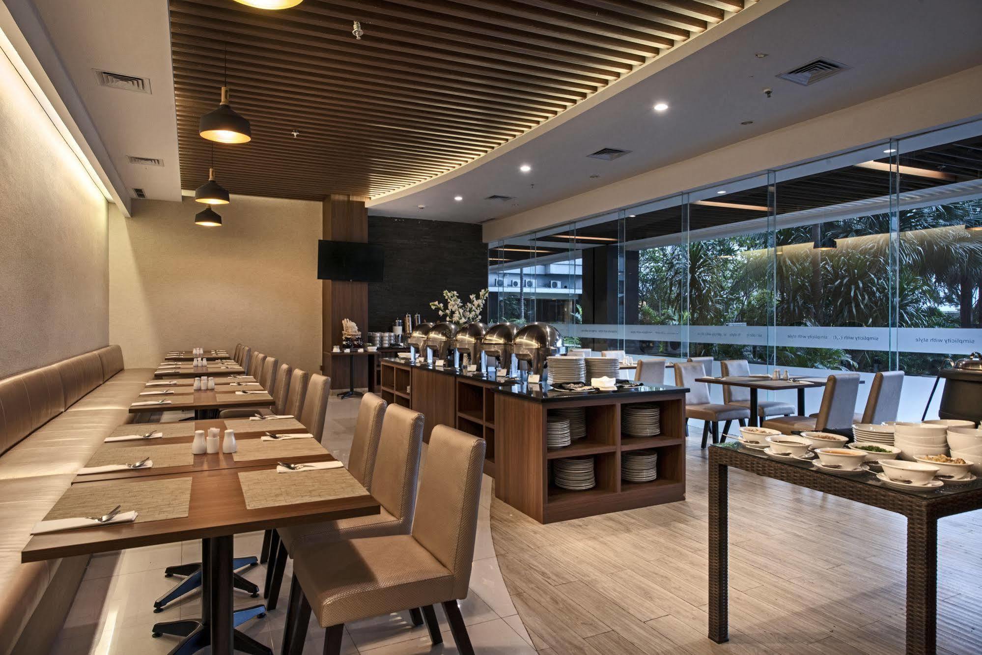 Grand Whiz Poins Simatupang Jakarta Extérieur photo