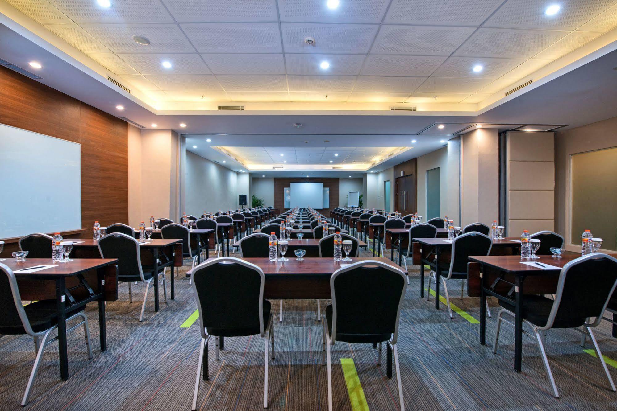 Grand Whiz Poins Simatupang Jakarta Extérieur photo