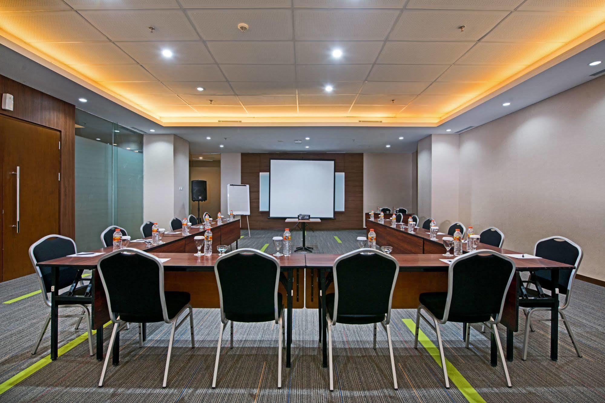 Grand Whiz Poins Simatupang Jakarta Extérieur photo