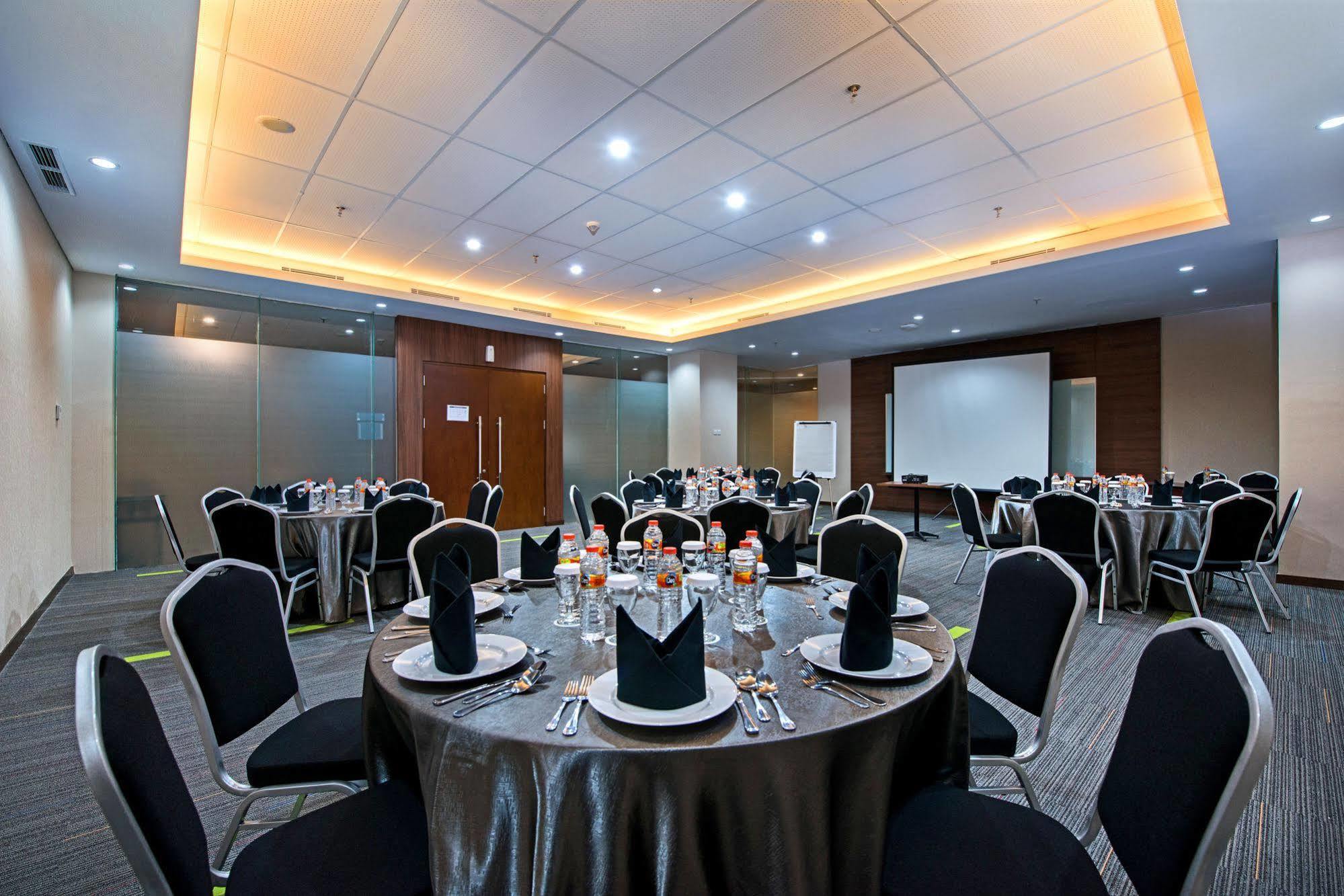 Grand Whiz Poins Simatupang Jakarta Extérieur photo