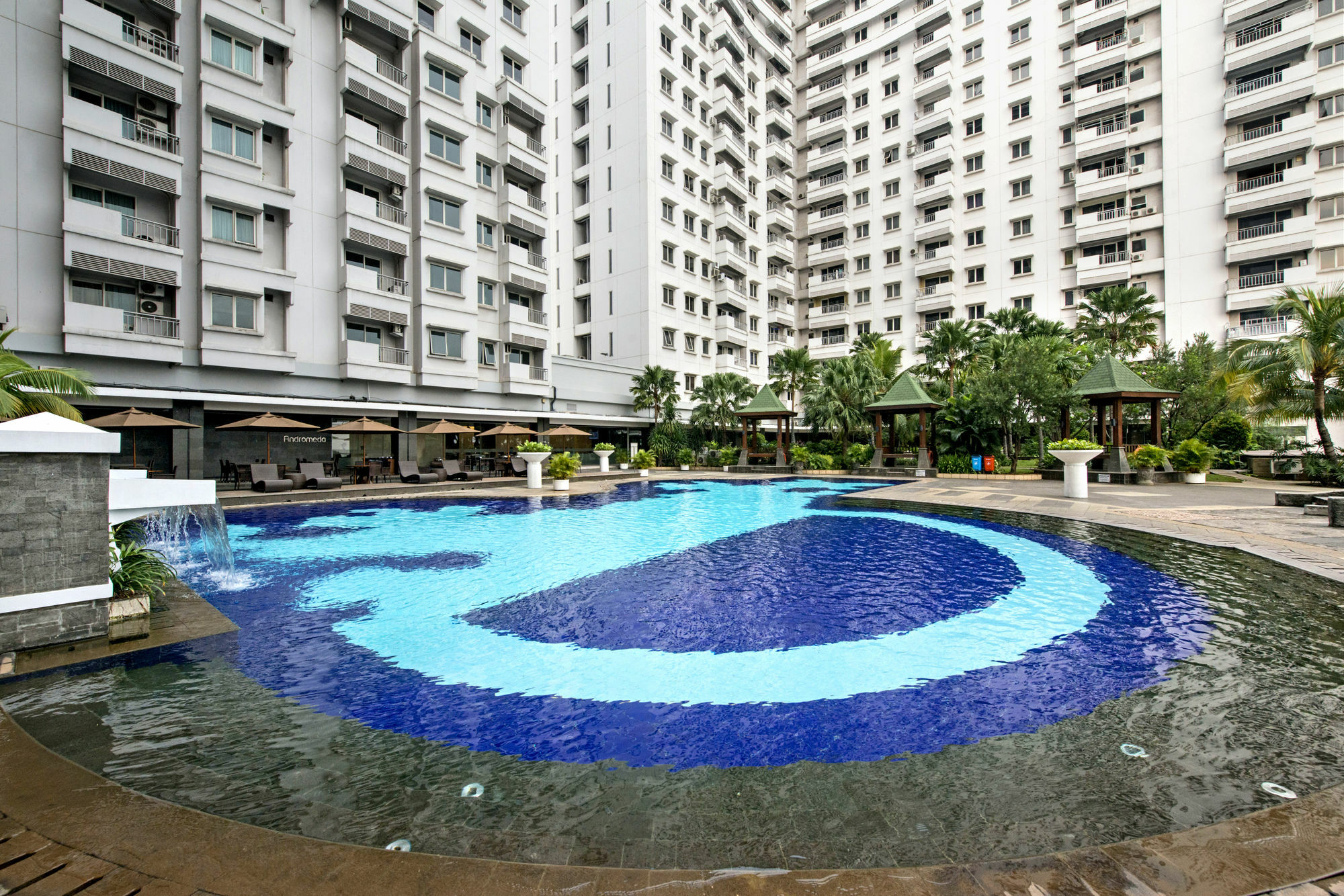 Grand Whiz Poins Simatupang Jakarta Extérieur photo